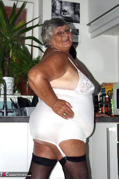 Brunette BBW Releases Her Tits and Spreads in Stockings – photo 2 of 20