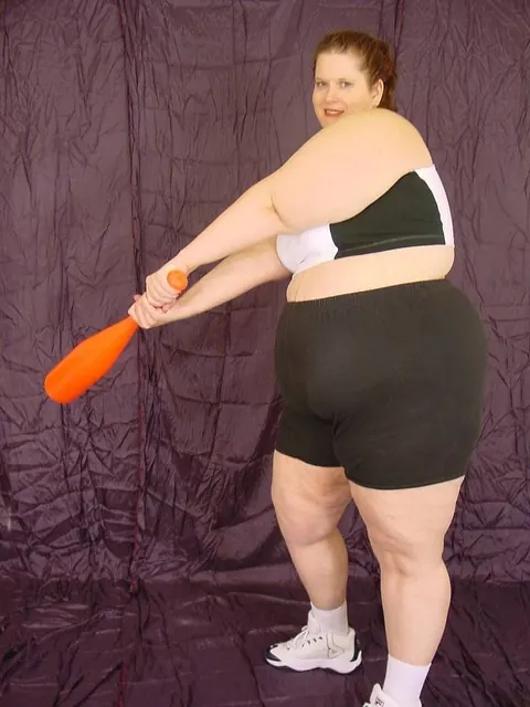 Busty BBW Masturbates with a Baseball Bat Dildo – photo 10 of 20