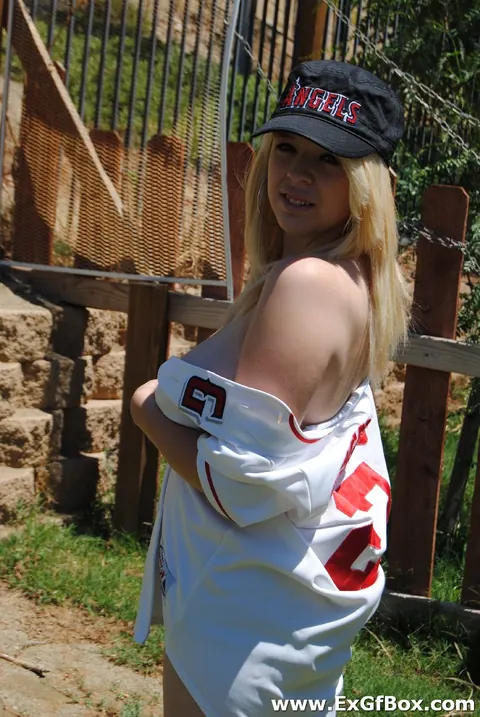 Dolly Golden: PAWG MILF Strips Out of Her Shorts Outdoors – photo 10 of 15