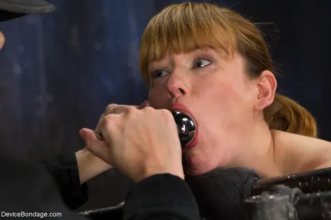 Claire Robbins & Mz Berlin: Redhead MILF Bound in Chains and Spreading – photo 13 of 17