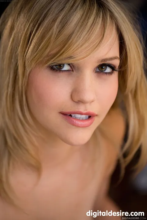 Mia Malkova: Busty Blonde in Panties Spreads Her Shaved Pussy – photo 10 of 20