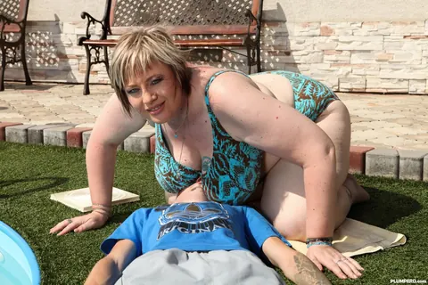 MILF in a Bikini Facesits and Gets Fucked by the Pool – photo 6 of 15