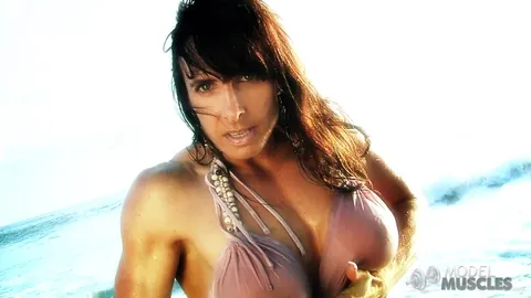 Elise Penn: Brunette Bodybuilder Shows Her Big Tits in a Wet Top at Outdoor Gym – photo 7 of 21