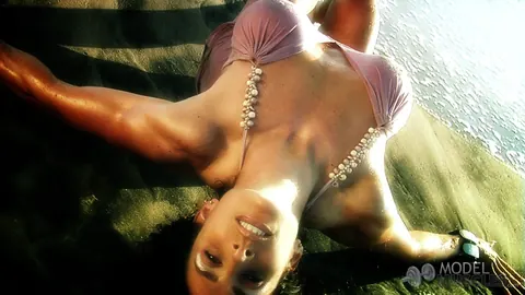 Elise Penn: Brunette Bodybuilder Shows Her Big Tits in a Wet Top at Outdoor Gym – photo 19 of 21