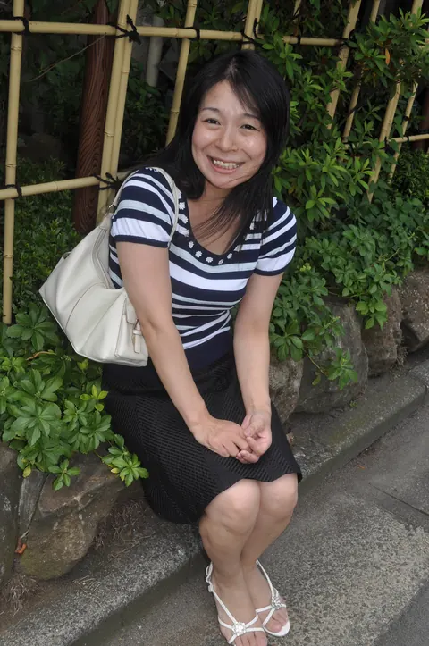 Petite Asian MILF in Glasses Strips and Spreads Outdoors – photo 5 of 20