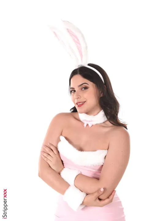 Ariana Van X: Thick Latina in Bunny Costume and Heels Uses a Toy – photo 6 of 15