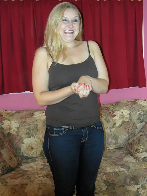 Savanna Knight: Chubby Blonde MILF Undresses and Spreads Her Pussy in Casting – photo 7 of 21
