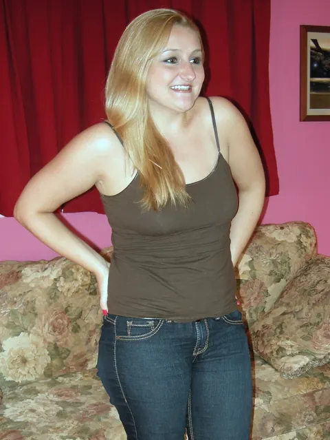 Savanna Knight: Chubby Blonde MILF Undresses and Spreads Her Pussy in Casting – photo 2 of 21