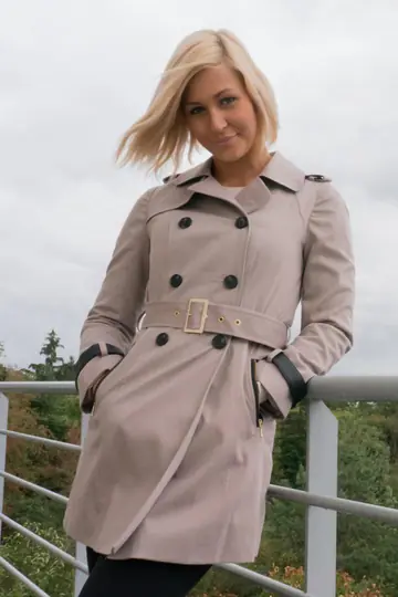 Tracy Pearl – European Blonde Undresses Outdoors for Toy and Vibrator Play