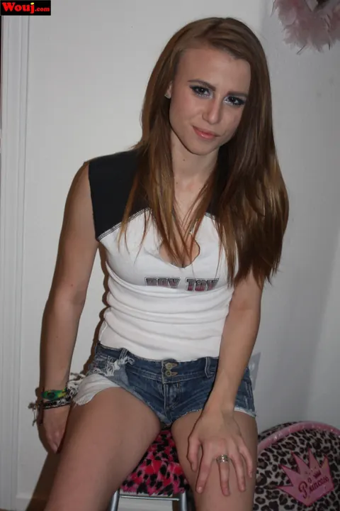 Soleil Saunders: Brunette Poses in Tight Shorts Showing Off Her Legs – photo 14 of 15