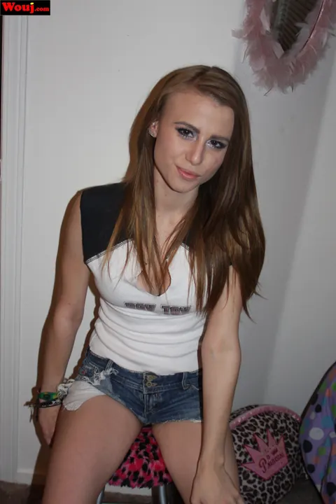 Soleil Saunders: Brunette Poses in Tight Shorts Showing Off Her Legs – photo 1 of 15