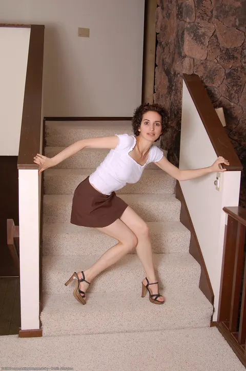 Slim Curly Amateur Spreads Her Hairy Pussy – photo 4 of 21