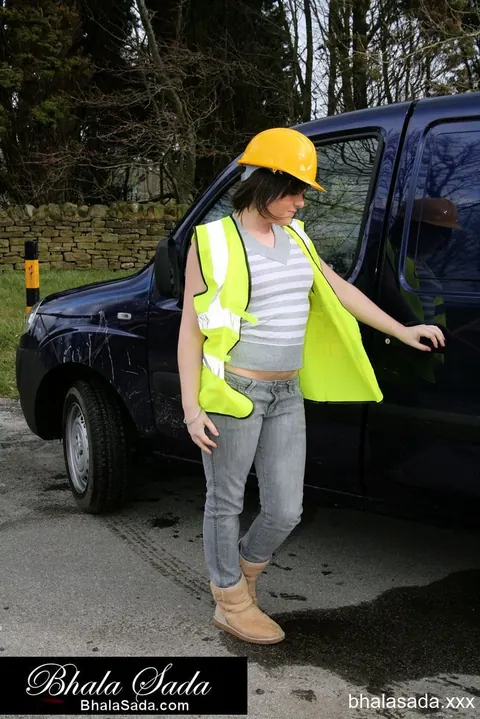 Curvy Brunette MILF Poses Outdoors in Jeans and Uniform – photo 10 of 15