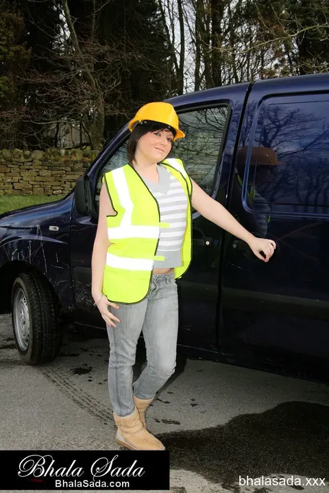 Curvy Brunette MILF Poses Outdoors in Jeans and Uniform – photo 12 of 15