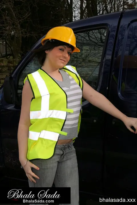 Curvy Brunette MILF Poses Outdoors in Jeans and Uniform – photo 15 of 15