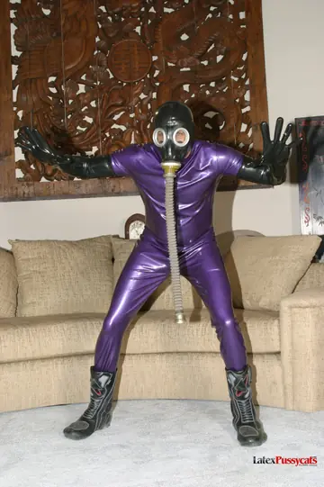 Hannah Harper – Blonde and Brunette MILFs in Latex Take Double Penetration and Facials