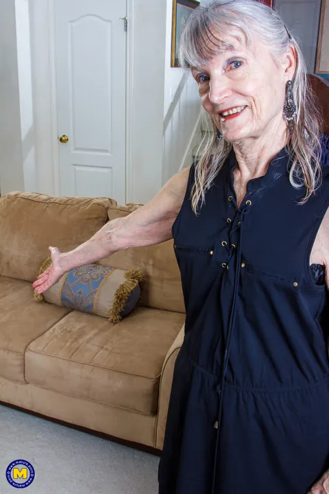 Lisa Cognee: Slim European MILF Strips and Toys Her Hairy Pussy – photo 2 of 20