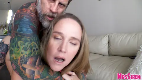 Dee Siren: Blonde BBW with Big Tits Kisses and Spreads Her Pussy – photo 18 of 20