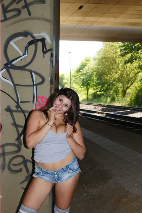 JULY JOHNSON: Busty German Brunette Gets Fucked Outdoors and Kisses Her Man – photo 16 of 21