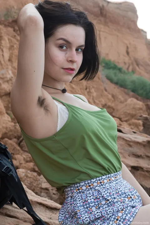 Ole Nina: Ukrainian MILF Strips Naked on the Beach and Spreads Her Hairy Muff – photo 2 of 17