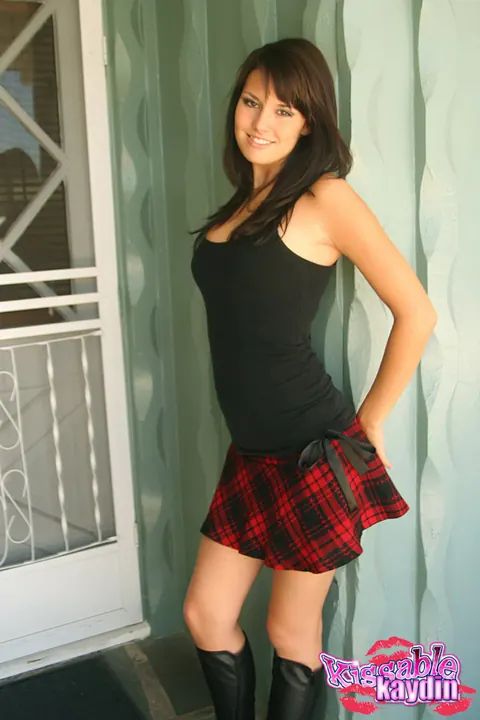 Brunette PAWG Flashes Panties on Doorstep – photo 3 of 12