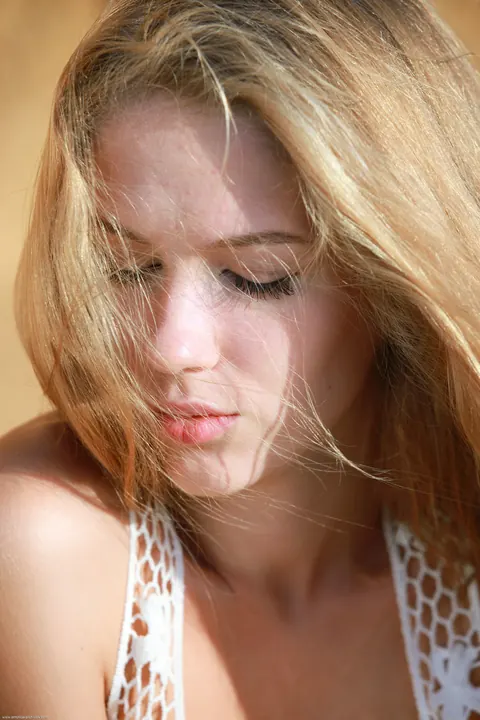 Genevieve Gandi: Tall Blonde Undresses Fully and Poses Nude with Small Natural Tits – photo 7 of 21