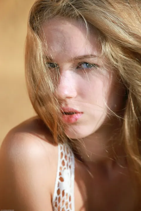 Genevieve Gandi: Tall Blonde Undresses Fully and Poses Nude with Small Natural Tits – photo 6 of 21