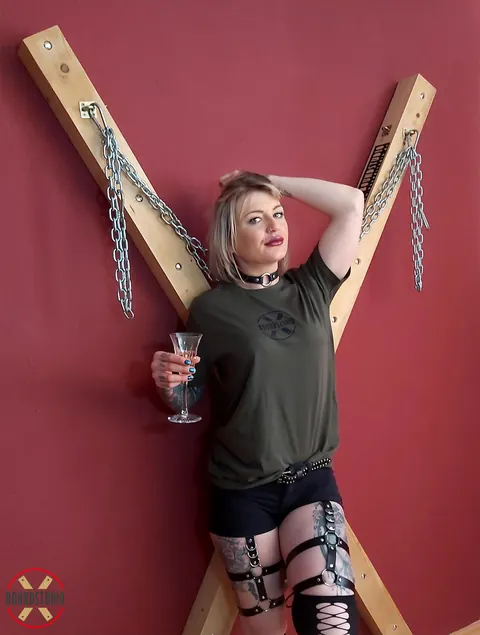 Tattooed Blonde in Shorts and Socks Removes Her Ball Gag While Bound – photo 10 of 16