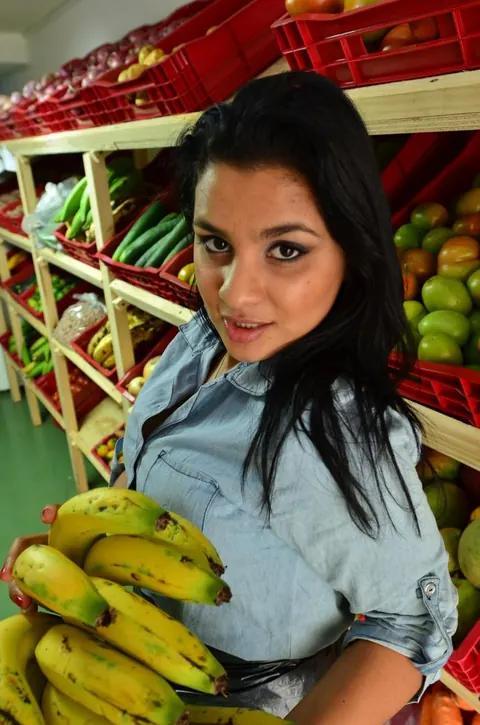 Latina Bares Her Big Natural Tits and Spreads Her Legs – photo 4 of 18