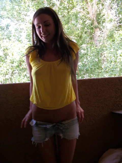 Busty Brunette Spreads Her Shaved Pussy in a Selfie – photo 15 of 21