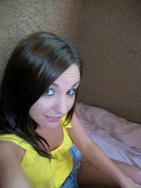 Busty Brunette Spreads Her Shaved Pussy in a Selfie – photo 2 of 21
