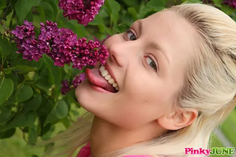 Pinky June: Thick Czech Blonde in Panties Masturbates with a Dildo on the Lawn – photo 4 of 15