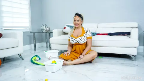 Callie Brooks: Curvy Blonde MILF Shows Her Big Tits Before Sucking and Fucking – photo 4 of 20