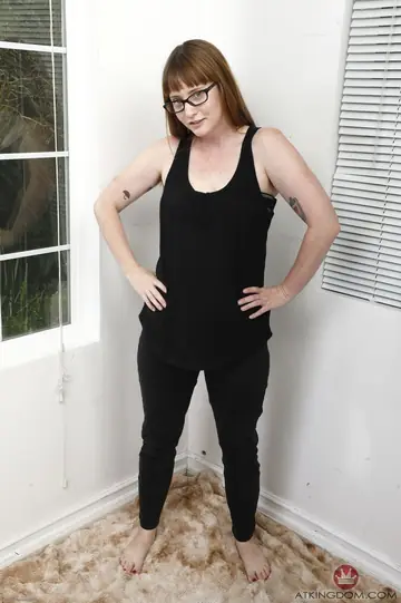Thelma Sleaze – BBW Redhead Spreads Her Hairy Pussy and Ass
