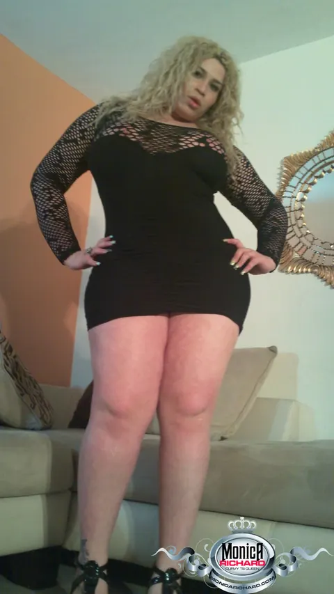 Curvy Latina Trans Woman Poses Nude – photo 5 of 14