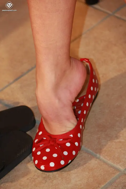 Brunette in a Skirt Flexes Her Toes and Spreads Her Feet – photo 9 of 10