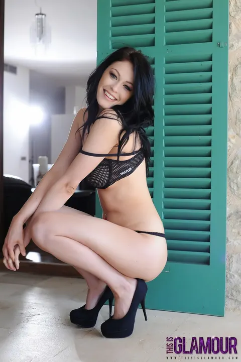 Sam Kellet: British Brunette Teases in Black Lingerie and Heels – photo 8 of 21
