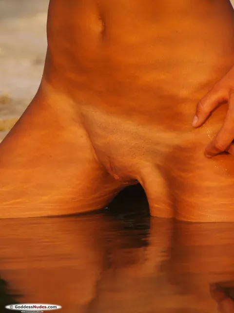 Woman Strips Nude and Turns to Reveal Her Body – photo 12 of 21