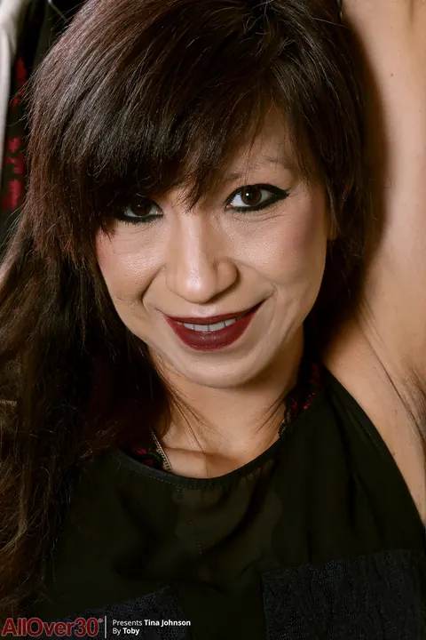 Tina Johnson: Petite Asian MILF Undresses and Spreads Her Pussy Wide – photo 4 of 21