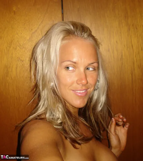 Aussie Jewel: Tall Blonde Shows Her Big Natural Tits and Spreads in Selfies – photo 15 of 16