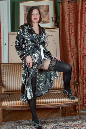 Thick British MILF in Lingerie and Stockings Spreads Her Hairy Pussy