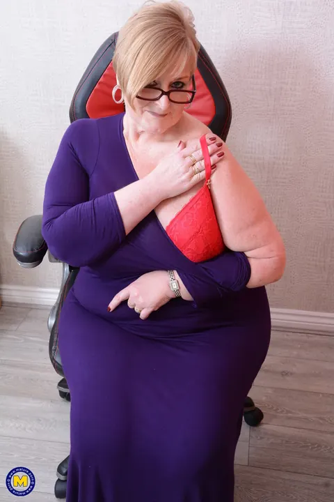 Chubby British MILF Secretary Masturbates with a Dildo in the Office – photo 5 of 21