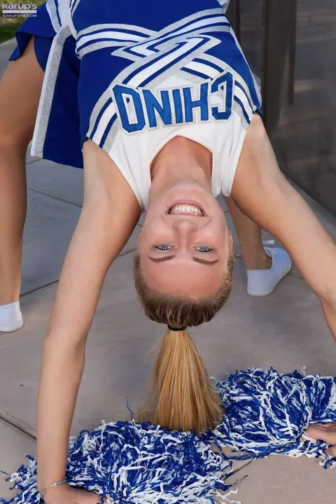 Natalia Starr: Blonde with Big Natural Tits Spreads Outdoors and Exposes Her Holes – photo 6 of 21