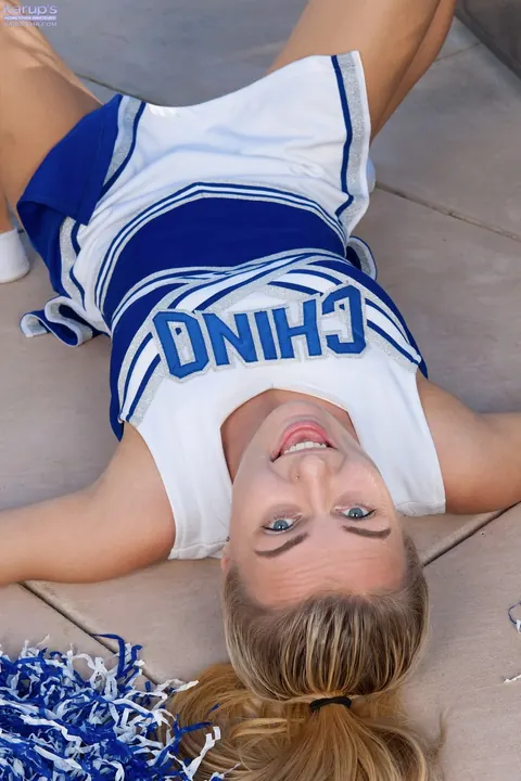 Natalia Starr: Blonde with Big Natural Tits Spreads Outdoors and Exposes Her Holes – photo 7 of 21