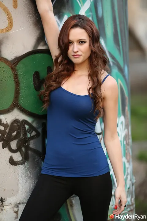Hayden Ryan: Thick Redhead Amateur Pulls Black Leggings Over Her Thong Outdoors – photo 1 of 15