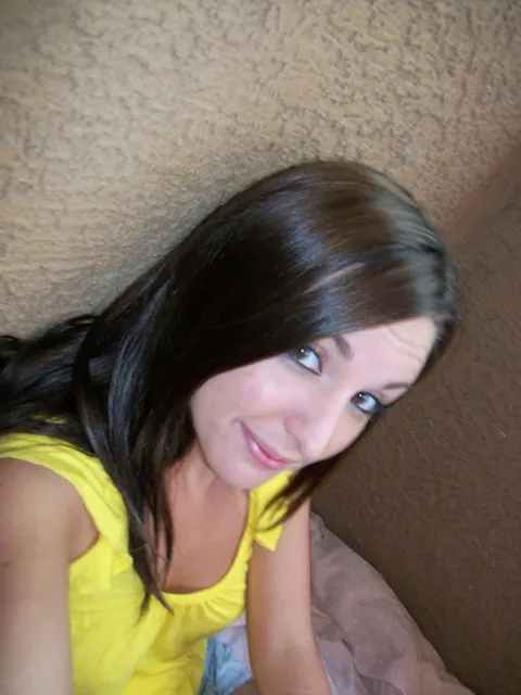 Brunette PAWG Spreads Her Ass on the Balcony – photo 3 of 21
