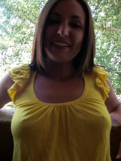 Brunette PAWG Spreads Her Ass on the Balcony – photo 6 of 21