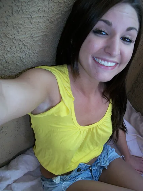 Brunette PAWG Spreads Her Ass on the Balcony – photo 21 of 21