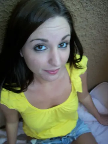 Brunette PAWG Spreads Her Ass on the Balcony