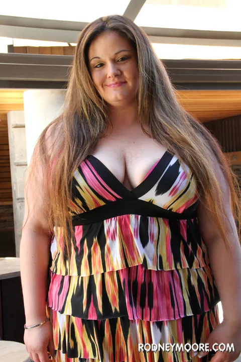 Sweet Lana: Brunette BBW Poses Outdoors in a Skirt and Heels – photo 2 of 20